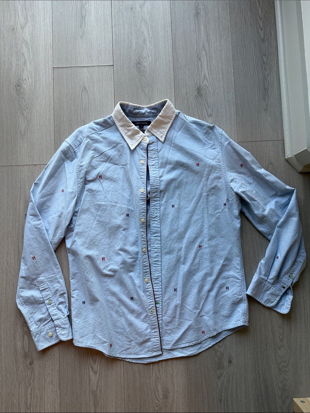 Tommy Hilfiger Light Blue Button-Down Shirt with Cream Collar